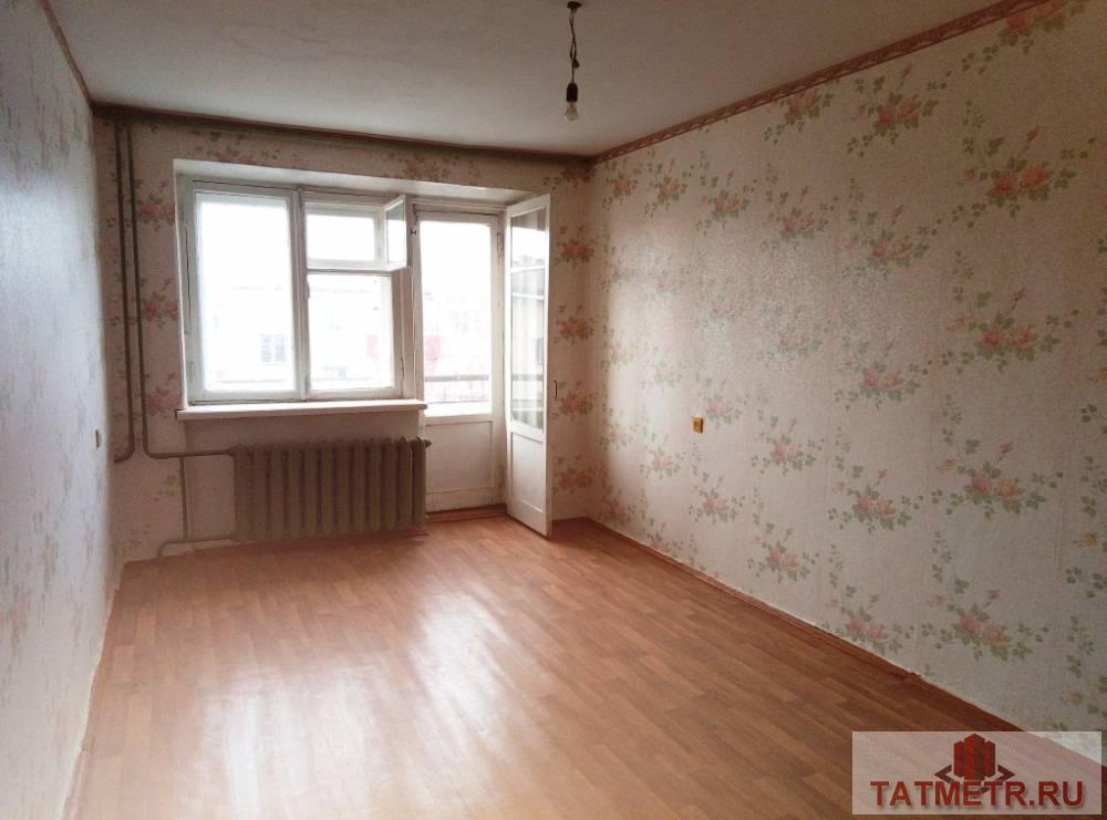 Продается отличная, чистенькая, светлая в кирпичном доме  однокомнатная квартира в хорошо развитом районе г. Волжск....