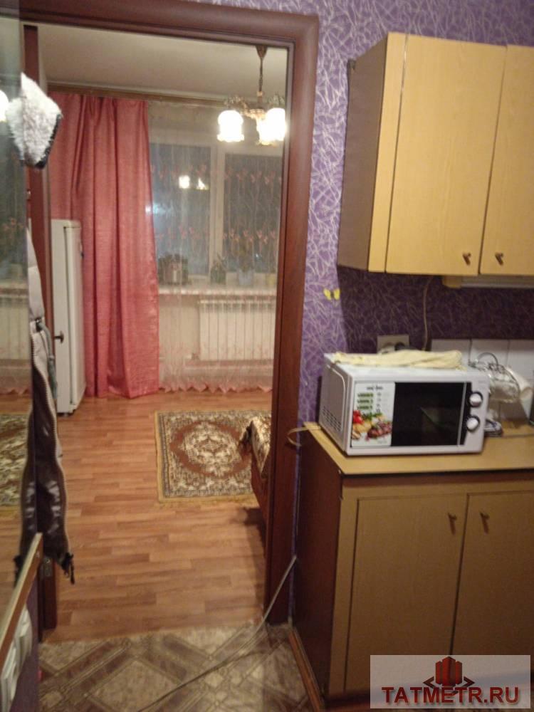 Продажа / Квартиры, Зеленодольск, Паратская улица, 650 000 ПРОДАЕТСЯ отличная гостинка в г. Зеленодольск с ремонтом. Окно-стеклопакет, трубы водоснабжение заменены,выравненные... - 3