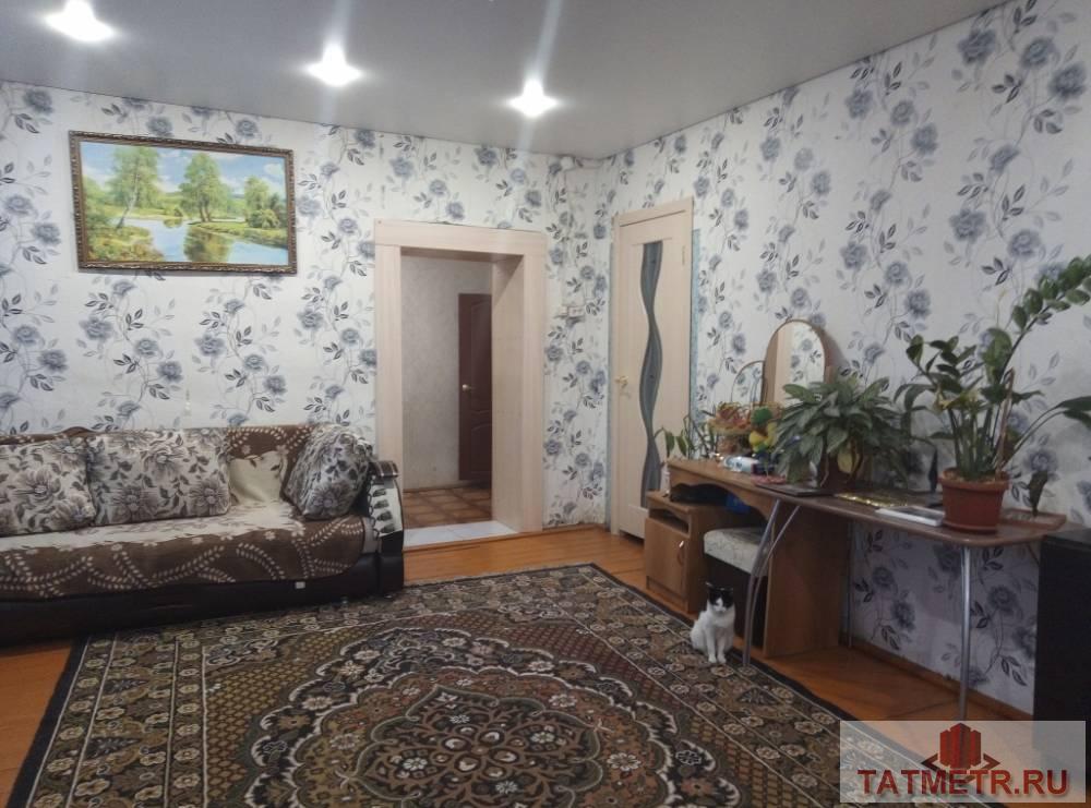 Продажа / Жилая / Дом с участком, Казань, Карпатская улица, 3 499 000 Продается отличный, кирпичный дом в г. Казани. Дом просторный уютный в отличном состоянии. Окна пластиковые, потолки... - 1