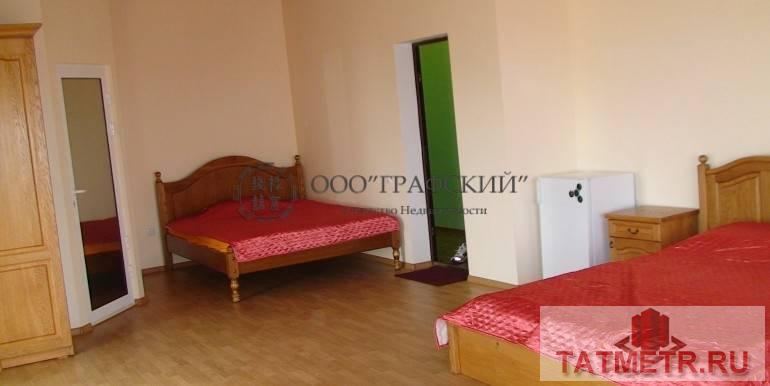Продажа / Коммерческая / Hotel, Алупка, 50 000 000 Продаю гостиницу . Общая площадь 400 кв.м, 3 этажа+мансарда, 8 номеров. Земельный участок 12 соток. Большие окна... - 4