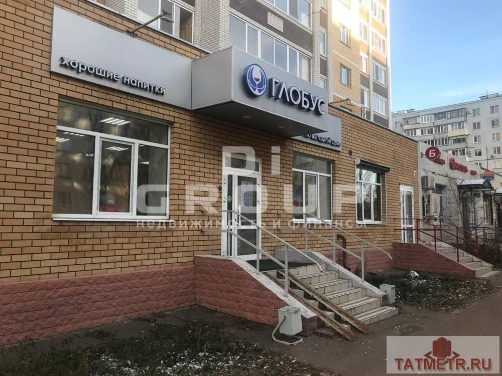 Сдается торговое помещение 172 м² по улице Лаврентьева, дом 9.  Основные характеристики:  — первая линия; — высокий... - 1