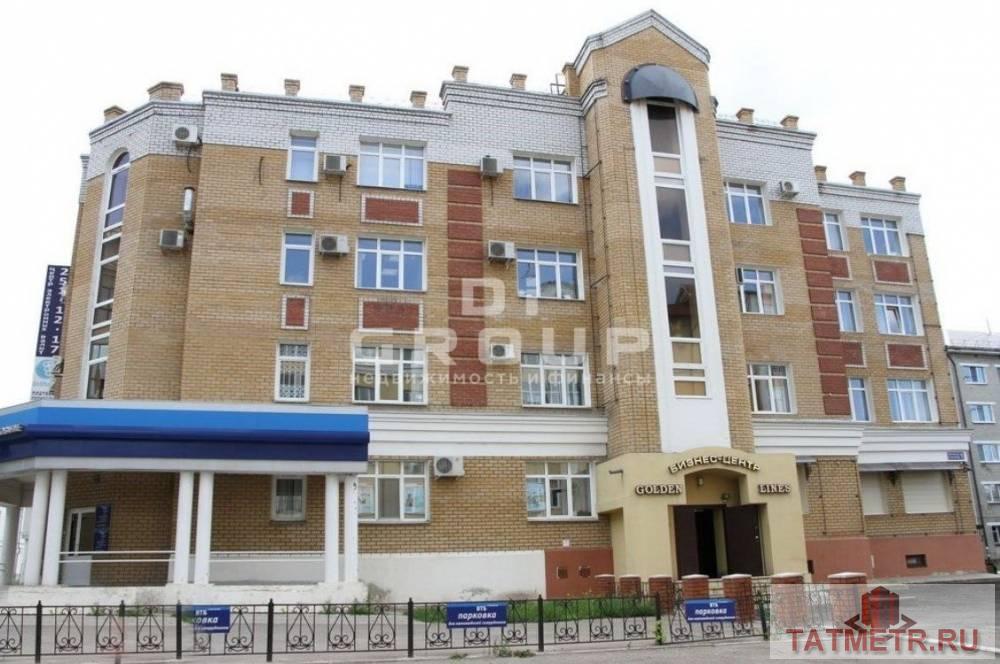 Коммерческая / Аренда / Офисы, Казань, улица Хади Такташа, 893 000 Сдам отдельно стоящее здание в центре, 850 м² Сдается 4-х этажное здание бизнес-центра (плюс цокольный этаж) в центре...