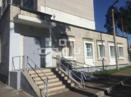 Встроенно-пристроенное помещение. 1 этаж жилого дома. 2 входа,...