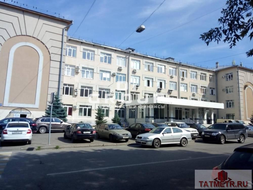 Коммерческая / Аренда / Офисы, Казань, улица Журналистов, 75 600 Сдается блок-офис 126кв.м. Особенности: — офисное помещение; — высота потолков 3,5м; — есть большая парковка для...