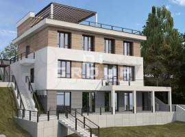 Продам квартиру по ул. Троицкий Лес. 
Общая площадь 140 кв.м....