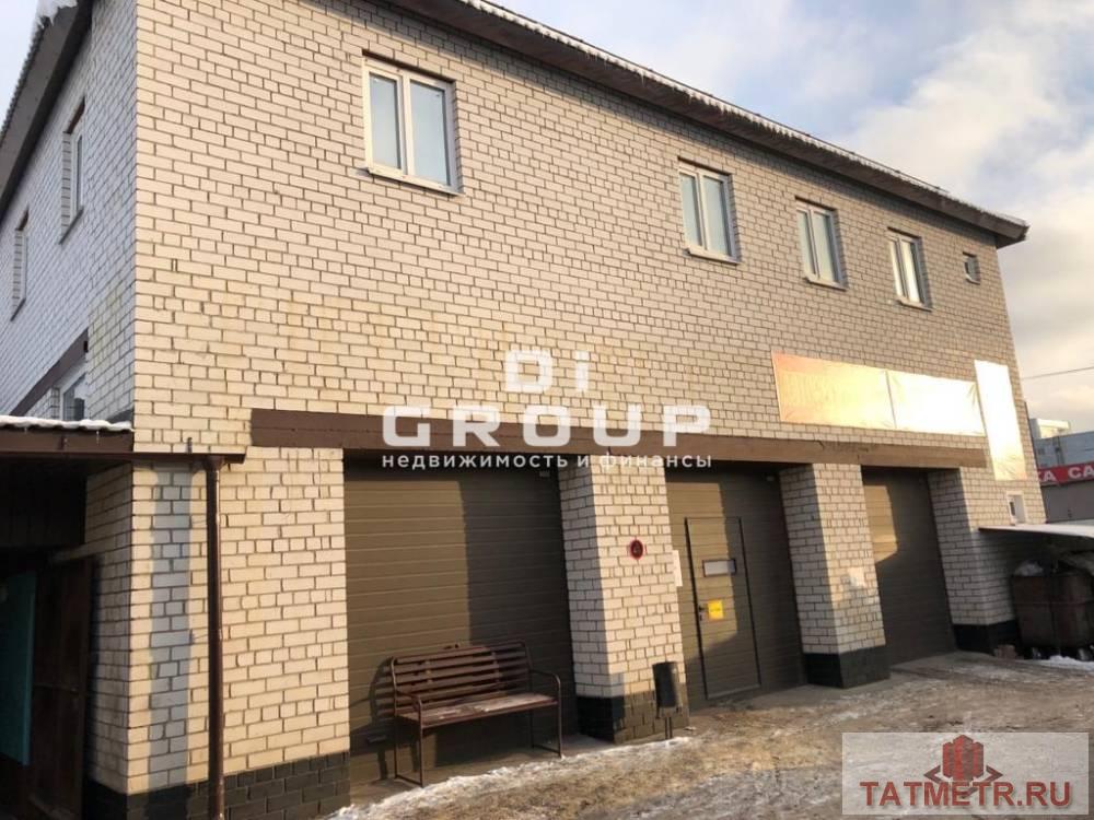 Аренда / Коммерческая / Warehouse, Казань, улица Адоратского, 70 000 Сдается в аренду складское помещение 230 м2. — первый этаж115кв.м.три отдельных въезда (роллетные ворота), — второй...