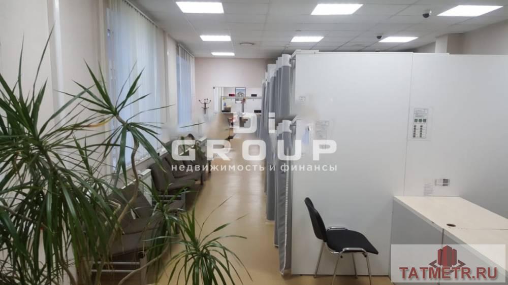 Коммерческая / Аренда / Офисы, Казань, улица Парижской Коммуны, 150 000 Сдается офис на Парижской Коммуны 8 общей площадью 166 кв.м. Основные характеристики: — первая линия, первый этаж; —... - 1