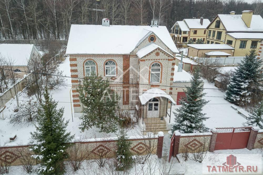 Продажа / Дома и коттеджи, Казань, Листопадная улица, 29 900 000 ВОЗМОЖЕН ПОДРОБНЫЙ ОНЛАЙН ПОКАЗ Продается дом с участком 30 соток в элитном жилом массиве «Плодопитомник». Черта... - 1