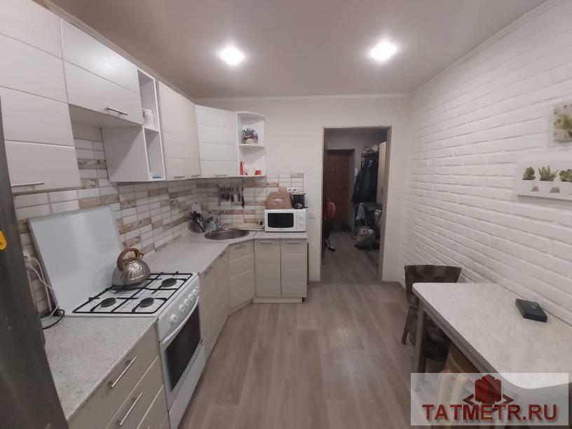Продажа / Квартиры, Зеленодольск, Ленина улица, 1 860 000 Продается отличная квартира в г Зеленодольск. Квартира большая, светлая, очень теплая, с нишей. В квартире потолки... - 4
