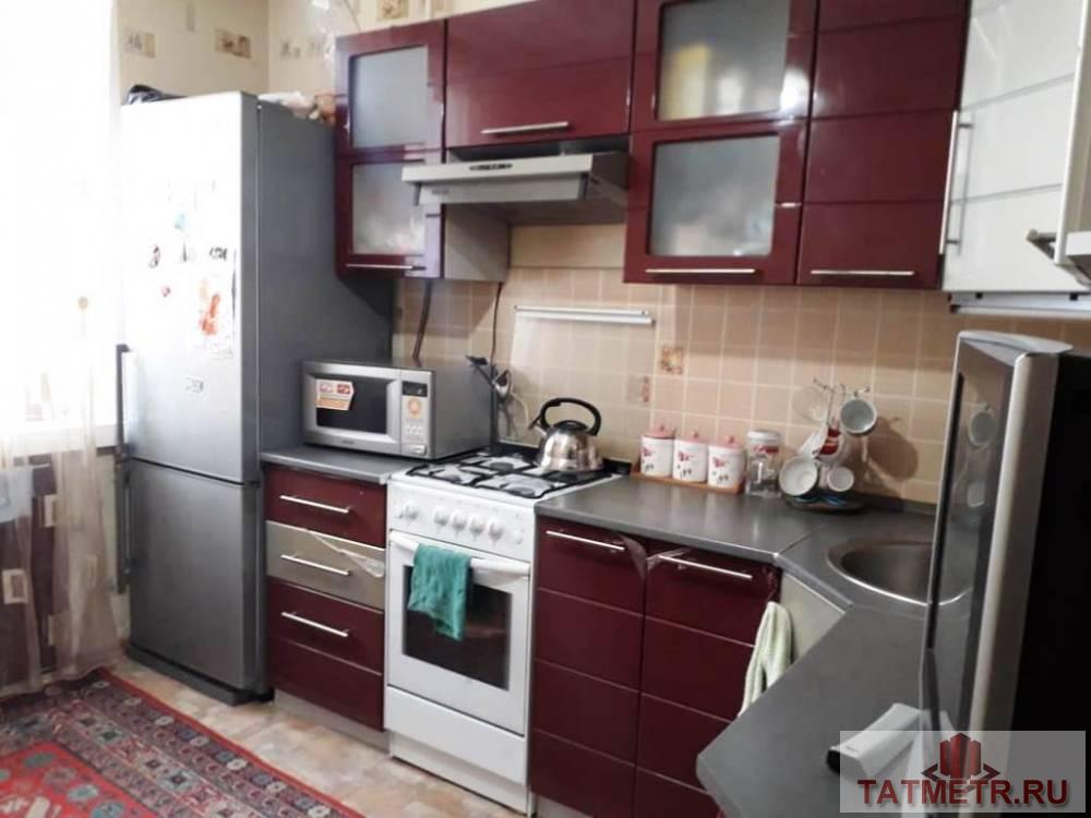 Продажа / Квартиры, Зеленодольск, Ленина улица, 1 860 000 ПРОДАЕТСЯ однокомнатная квартира в центре, г. Зеленодольск. Квартира в кирпичном доме. В квартире остаётся по...