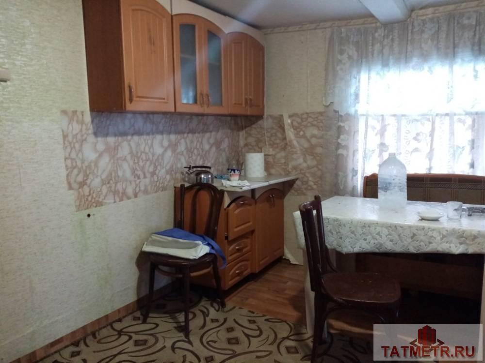 Продажа / Жилая / Дом с участком, Зеленодольск, Гаринская улица, 1 420 000 ПРОДАЕТСЯ хороший, бревенчатый дом в г. Зеленодольск в отличном месте. В доме просторная комната, кухня, вода... - 1