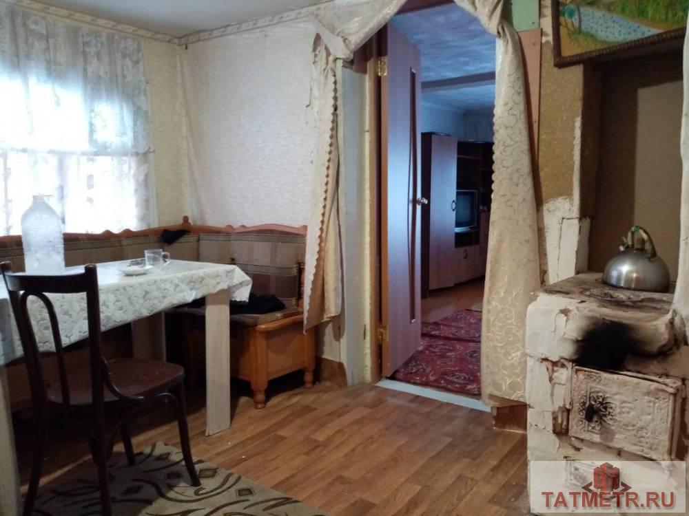 Продажа / Жилая / Дом с участком, Зеленодольск, Гаринская улица, 1 420 000 ПРОДАЕТСЯ хороший, бревенчатый дом в г. Зеленодольск в отличном месте. В доме просторная комната, кухня, вода... - 2
