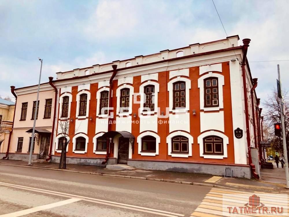 Коммерческая / Аренда / Офисы, Казань, улица Карла Маркса, 1 209 000 Отдельно-стоящее угловое здание общей площадью 806 м2. Два этажа. Первая линия ул. Карла Маркса,...