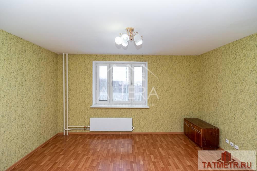 Продажа / Квартиры, Казань, улица Академика Глушко, 6 299 000 ПРЕДЛАГАЕМ ВАШЕМУ ВНИМАНИЮ просторную трехкомнатную квартиру в теплом кирпичном доме с красивым видом на Азинский...