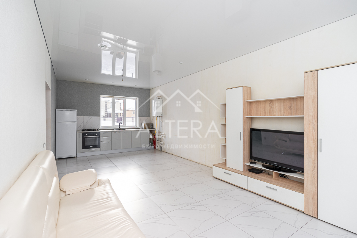 Продажа / Дома и коттеджи, Куюки, улица 30-й Квартал, 5 700 000 Продам дом в д. Куюки О доме: • Общая площадь дома – 83.6 кв.м. (участок 5,5 соток). Просторная кухня-гостиная 30,34... - 5