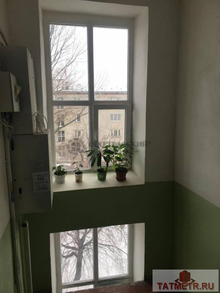 Продаю 2-комнатную квартиру на 5 этаже 5-этажного кирпичного дома. Дом расположен в центре города, на ул.... - 2
