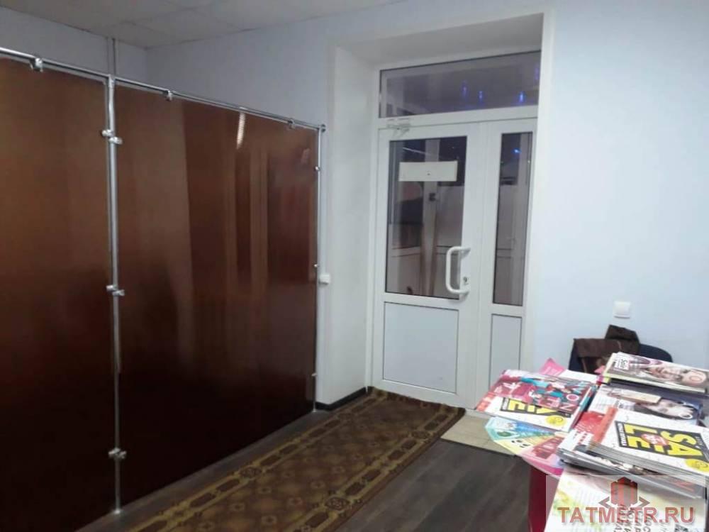 Аренда / Коммерческая / 3, Зеленодольск, Ленина улица, 6 500 СДАЕТСЯ отличное помещение в центре г. Зеленодольск. В помещении сделан качественный ремонт. Прекрасно подойдет под... - 1