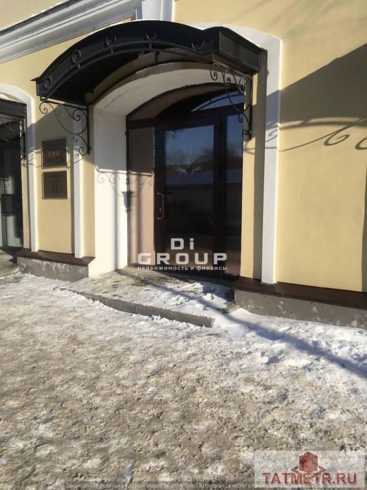 Коммерческая / Аренда / Офисы, Казань, Московская улица, 880 600 Сдам помещение свободного назначения по ул.Московская. — первая линия, собственная парковка; — высота потолков 4м; —... - 1
