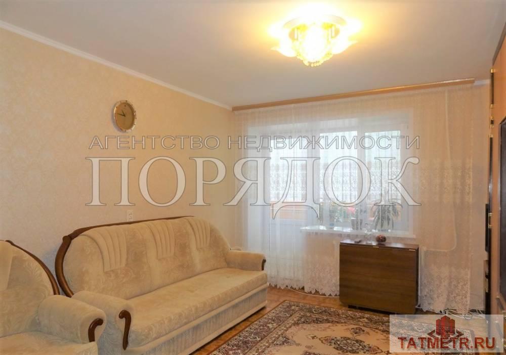 Продажа / Квартиры, Казань, Декабристов, 6 390 000 Продается квартира на ул. Декабристов 85 с косметическим ремонтом на комфортном этаже! Кирпичный дом с достойной... - 2
