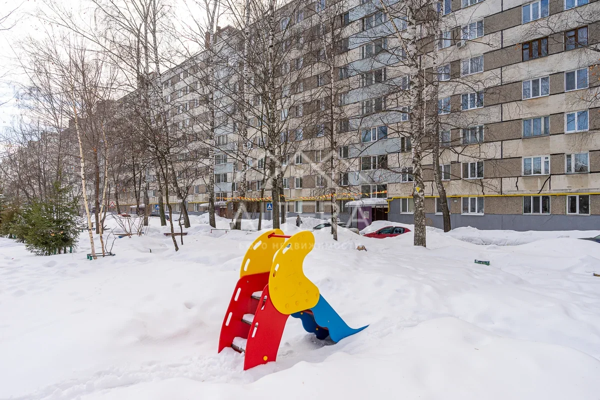 Продажа / Квартиры, Казань, улица Карбышева, 4 000 000 В продаже 2-х комнатная квартира, район метро Горки. • Общая площадь 43,7 кв.м. • Кухня 7,6 кв.м. • Жилая площадь... - 18