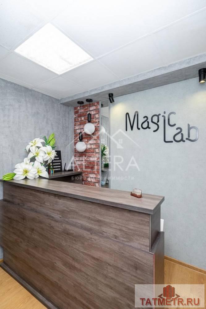 Продажа / Коммерческая / Business, Казань, улица Марселя Салимжанова, 500 000 Продается готовый салон красоты, в центре Казани. Улица Салимжанова 2В – БЦ Сакура. Стильный ремонт с дорогостоящими... - 2