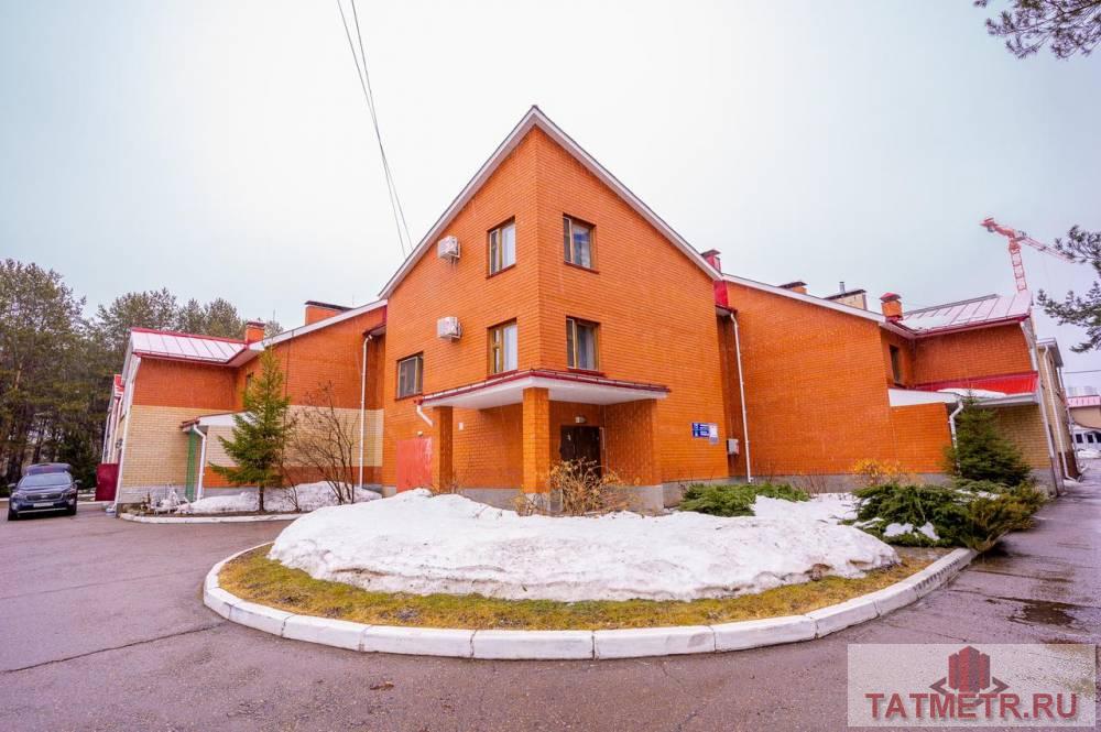 Продажа / Элитное жилье, Набережные Челны, Чулман проспект, 16 000 000 Продаём таунхаус в центре Набережных Челнов! Есть много причин купить именно этот дом мечты: + 4 жилые комнаты, 3... - 1