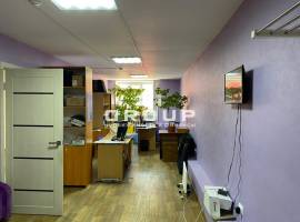 Блок офис на 3 м этаже 350 м2 6 кабинетов ремонт под арендатора. В...