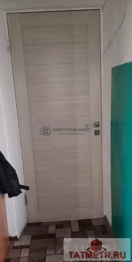 Продажа / Комнаты, Казань, Поперечно-Базарная улица, 1 100 000 Продается комната со статусом квартиры. Один взрослый собственник. В комнате натяжной потолок, светлые чистые обои,... - 3