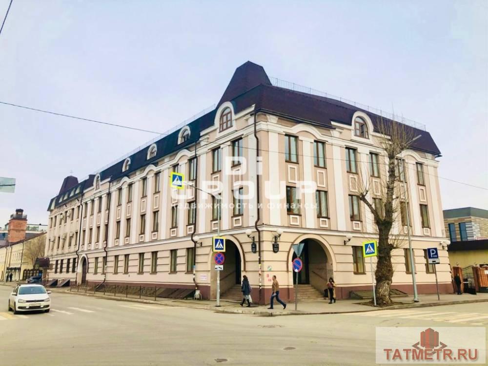 Коммерческая / Аренда / Офисы, Казань, улица Тази Гиззата, 350 000 Сдаем помещение свободного назначения под офис, гостиницу, хостел. Свободная планировка. Много окон. На одном из...