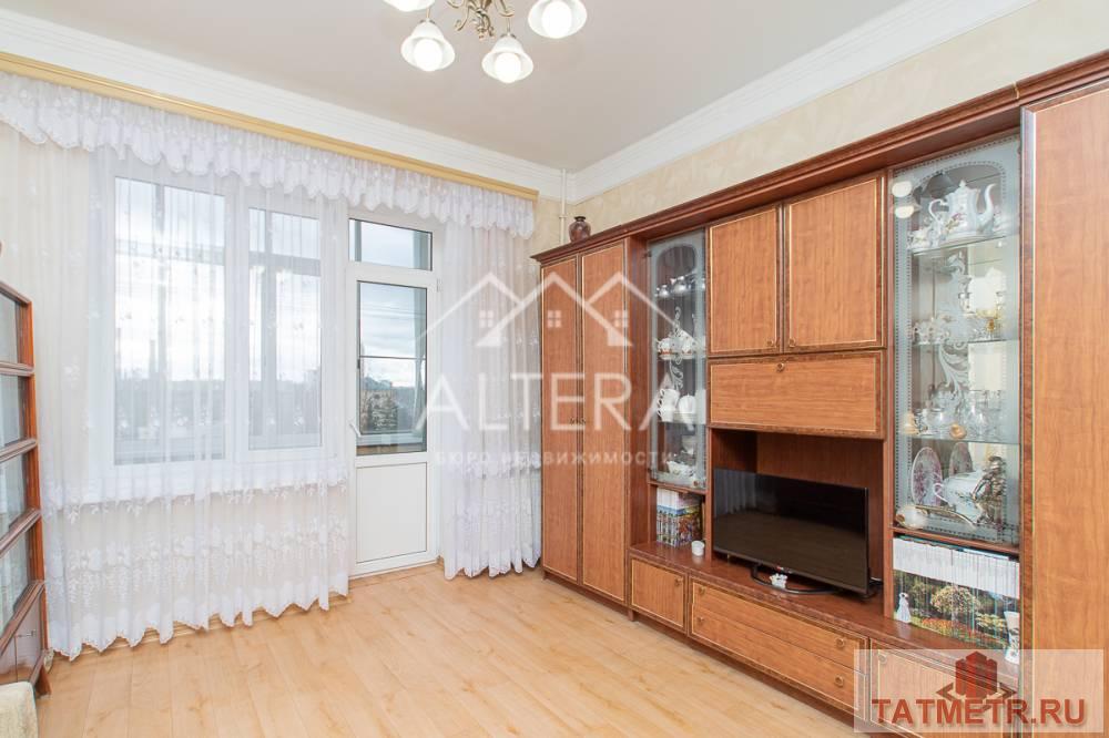 Продажа / Квартиры, Казань, улица Нурсултана Назарбаева, 5 400 000 Продается: Просторная 2 комнатная распашонка в величественной сталинке. Дом полностью кирпичный, с толстыми стенами и...