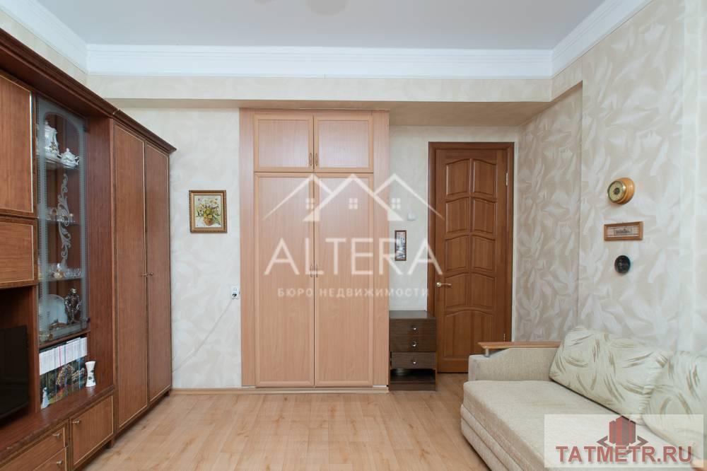 Продажа / Квартиры, Казань, улица Нурсултана Назарбаева, 5 400 000 Продается: Просторная 2 комнатная распашонка в величественной сталинке. Дом полностью кирпичный, с толстыми стенами и... - 2