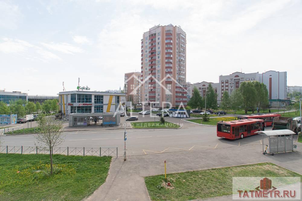 Продажа / Квартиры, Казань, улица Джаудата Файзи, 6 000 000 Преимущества квартиры: 1. ДОМ 2001 года постройки. Локация возле ТЦ МЕГА 2. Находится в ИНВЕСТИЦИОННО-ПРИВЛЕКАТЕЛЬНОМ...