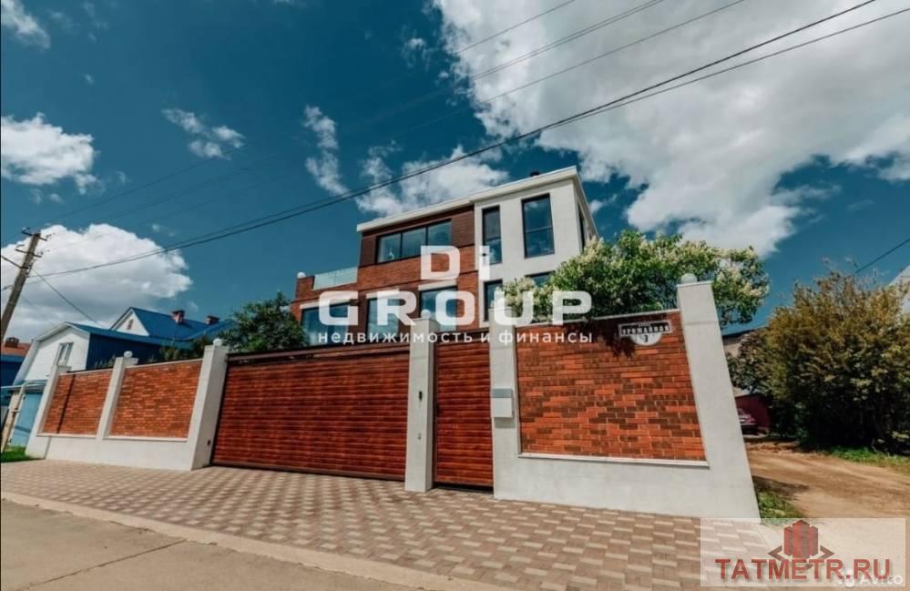 Продажа / Дома и коттеджи, Казань, Урожайная улица, 49 999 999 Продается современный 3-х этажный дом, общей площадью 432 кв.м., с 4 спальными комнатами. Земельный участок 4 сотки.... - 3