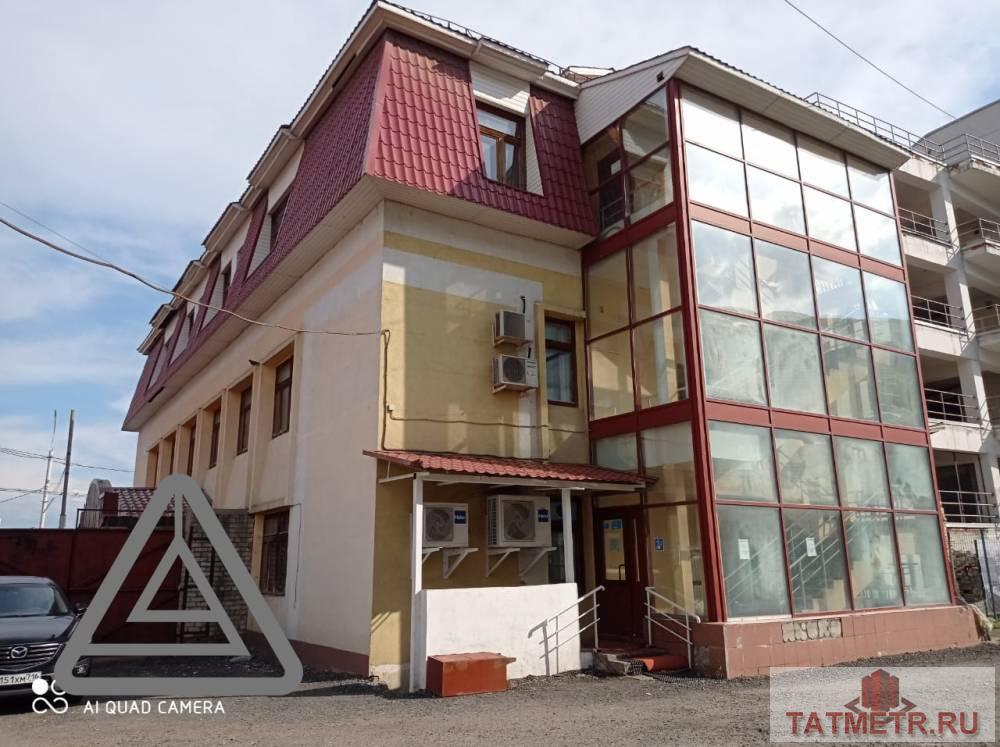 Продажа / Коммерческая / Free purpose, Казань, улица Островского, 87 000 000 Продается отдельно стоящее здание находящееся по адресу: Островского 104 . 3-этажный бизнес комплекс с земельным... - 1