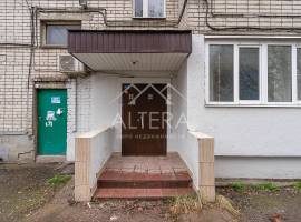 Продается помещение на 1 этаже со своей входной группой в центре...