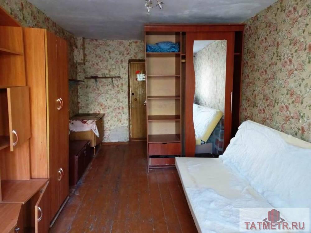 Аренда / Комнаты, Зеленодольск, Татарстан улица, 4 500 Сдается комната в центре г. Зеленодольск. В комнате имеется стол, шкаф, диван, холодильник, стенка, плита. Санузел... - 1
