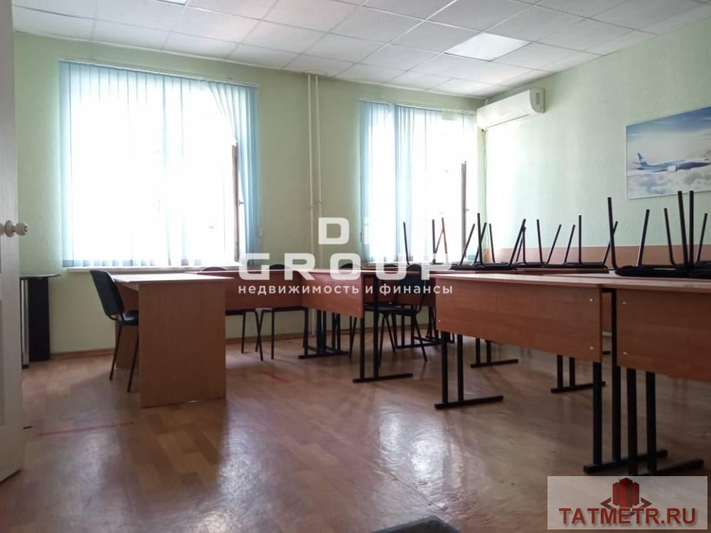 Коммерческая / Аренда / Офисы, Казань, улица Островского, 43 400 Сдается офис в центре города, в Вахитовском районе, два отдельных кабинета (в правом крыле), в отдельном блоке. Левое...
