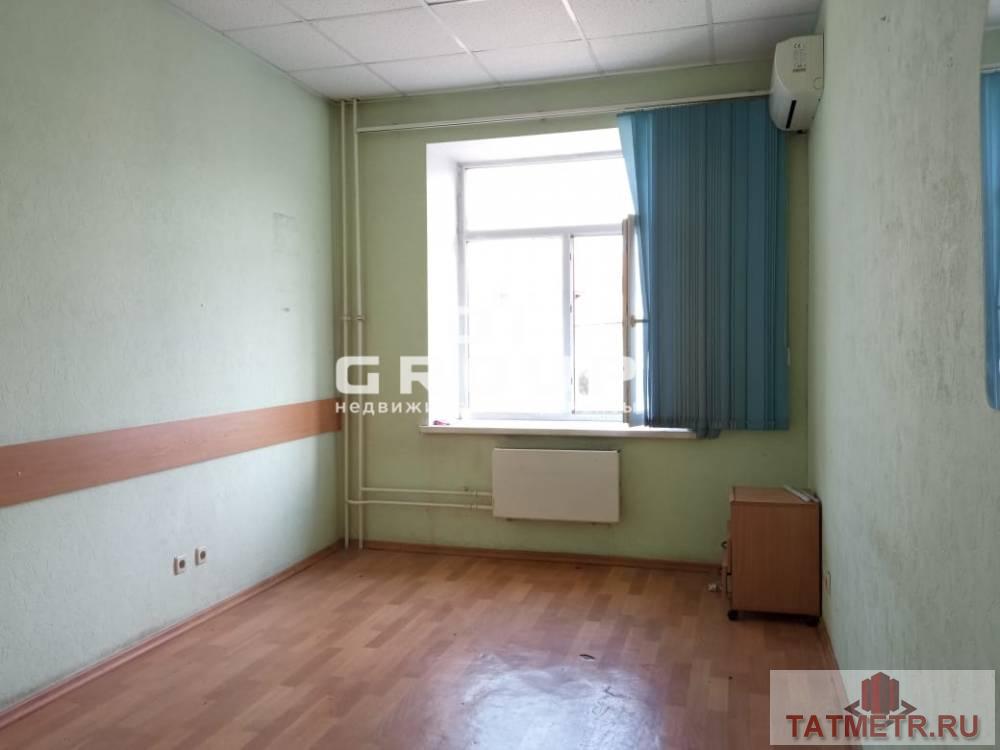 Коммерческая / Аренда / Офисы, Казань, улица Островского, 43 400 Сдается офис в центре города, в Вахитовском районе, два отдельных кабинета (в правом крыле), в отдельном блоке. Левое... - 3