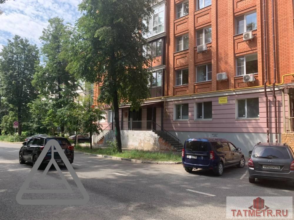 Коммерческая / Аренда / Офисы, Казань, улица Зинина, 80 000 1. Сдается офисное помещение по адресу ул. Зинина на 18/34. В отличном состоянии. с душевой В помещении: — Телефон —... - 7