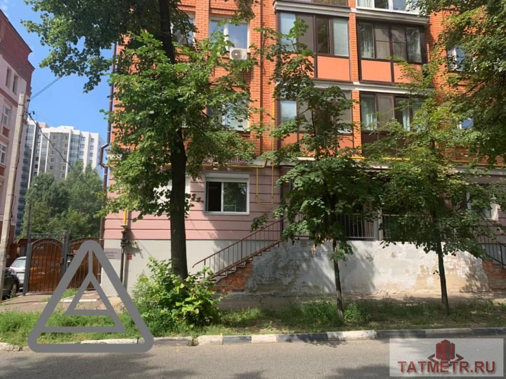 Коммерческая / Аренда / Офисы, Казань, улица Зинина, 80 000 1. Сдается офисное помещение по адресу ул. Зинина на 18/34. В отличном состоянии. с душевой В помещении: — Телефон —... - 8