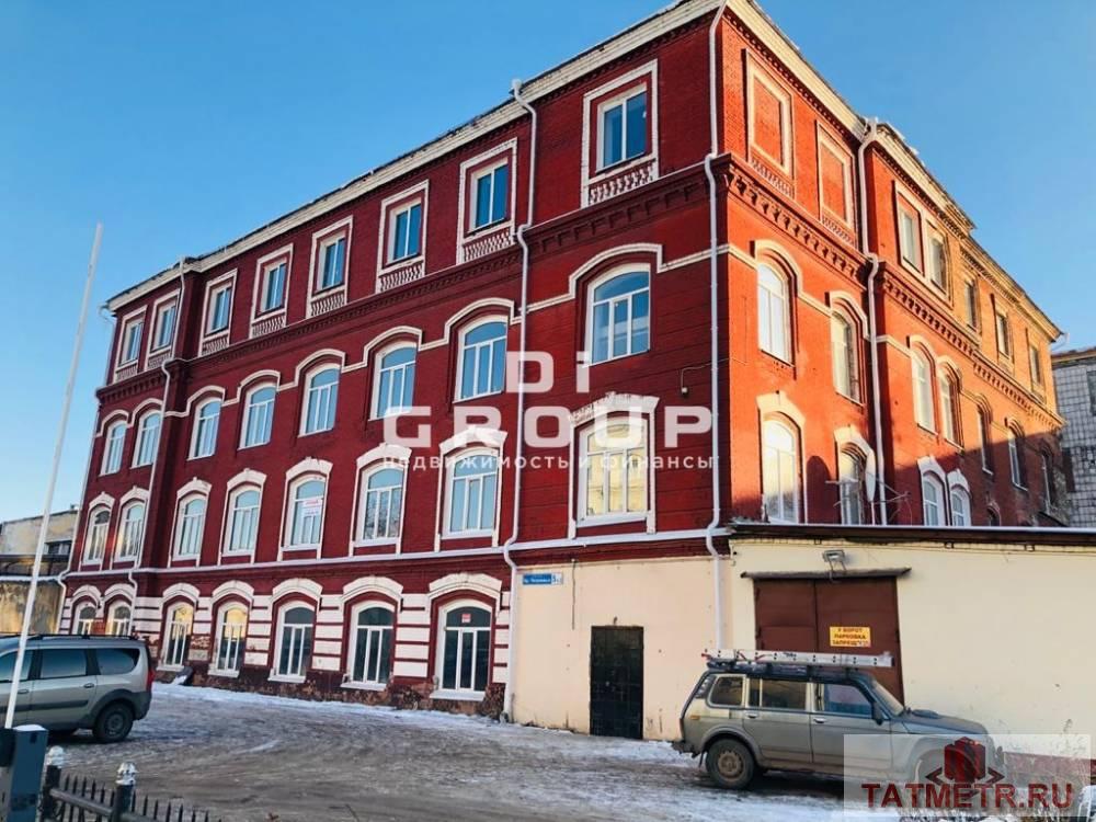 Коммерческая / Аренда / Офисы, Казань, улица Братьев Петряевых, 315 000 Сдается в аренду офисное помещение площадью 550 кв.м. Опен-спейс и кабинетная нарезка. Помещение находится в...