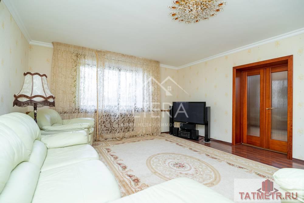 Продажа / Дома и коттеджи, Казань, улица Шавкат, 11 999 000 ВАЖНО!!! Съезд на второстепенную дорогу, что позволяет избежать пробок! Обратите внимание! Продается 2-х этажный... - 11