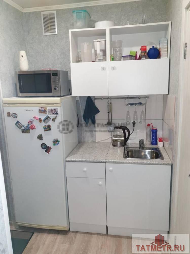 Продаю гостинку, статус «квартира», своим санузлом и кухонной зоной. В комнате сделан хороший ремонт с использованием... - 5