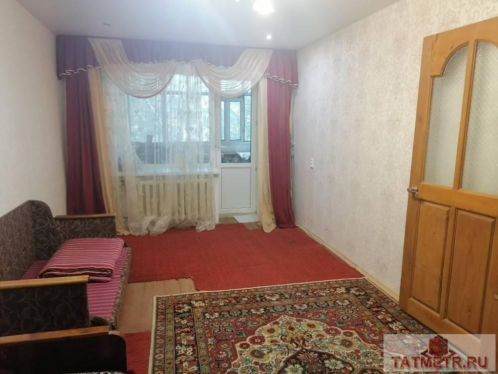 ПРОДАЕТСЯ однокомнатная квартира в г. Зеленодольск. Квартира теплая, уютная. В комнате натяжной потолок. Есть балкон....