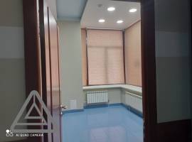 Сдается помещение с окном  в бизнес центре по адресу: ул. Тази...