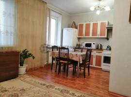 Продается отличная просторная трехкомнатная квартира (неугловая) в...