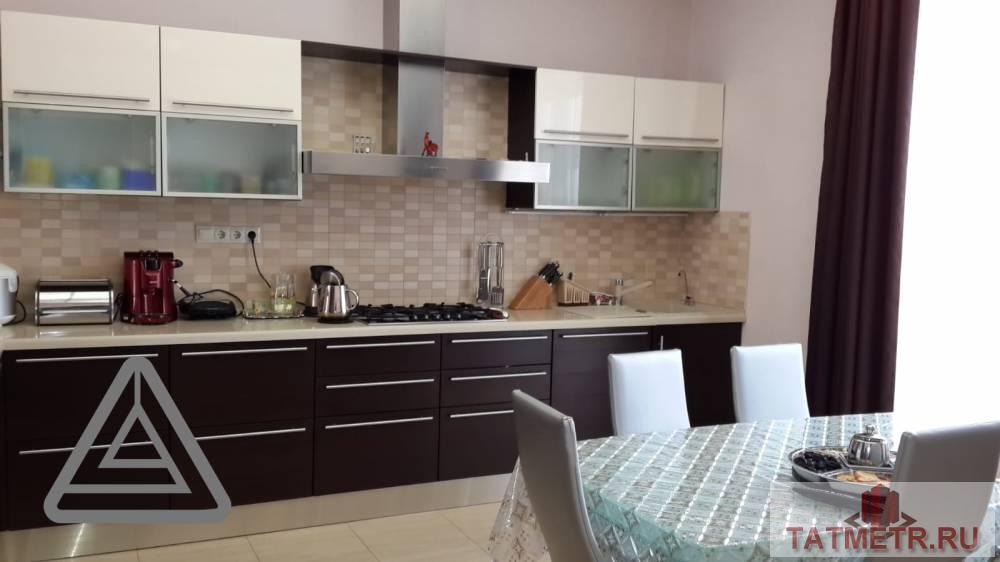 Продажа / Дома и коттеджи, Казань, Кедровая улица, 48 000 000 Продается коттедж , находящийся по адресу г. Казань ЖК Алтан ул. Кедровая д.8. Земельный участок площадью участок 10... - 28