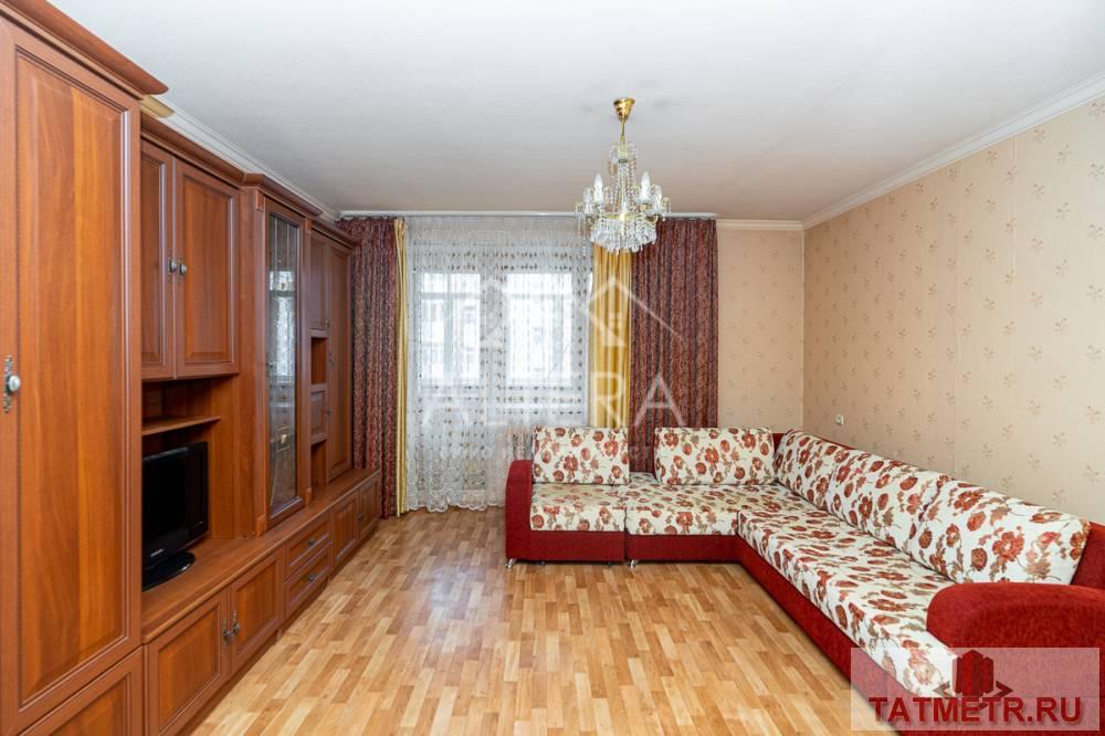 Продажа / Квартиры, Казань, 2-я Азинская улица, 7 690 000 Продаю просторную 2-х кoмнатную кваpтиpу добротном кирпичном доме 2004 г. О KBАРТИРЕ: Полноценная двухкомнатная... - 1