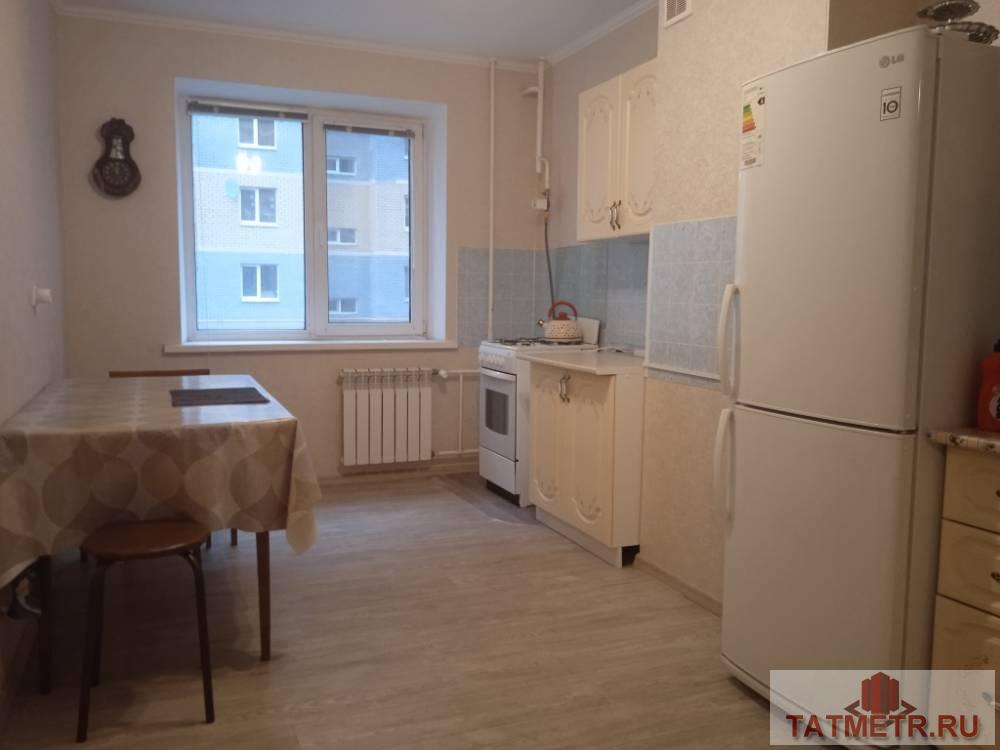 Аренда / Жилая / Квартира, Зеленодольск, Первомайская улица, 18 000 Сдается отличная квартира в г. Зеленодольске. В квартире сделан хороший ремонт, Стеклопакеты, на кухне: стол, стулья,... - 4