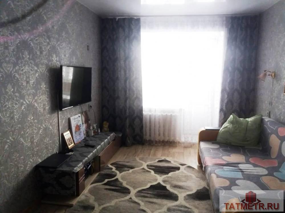 Продажа / Квартиры, Зеленодольск, Маяковского улица, 1 999 000 ПРОДАЕТСЯ двухкомнатная квартира на среднем этаже в г. Зеленодольск. Окна пластиковые, натяжные потолки, на полу...